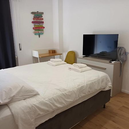 Pm 34 Viale Imperatore Guest House - 50 Mt From Metro San Paolo Exterior photo