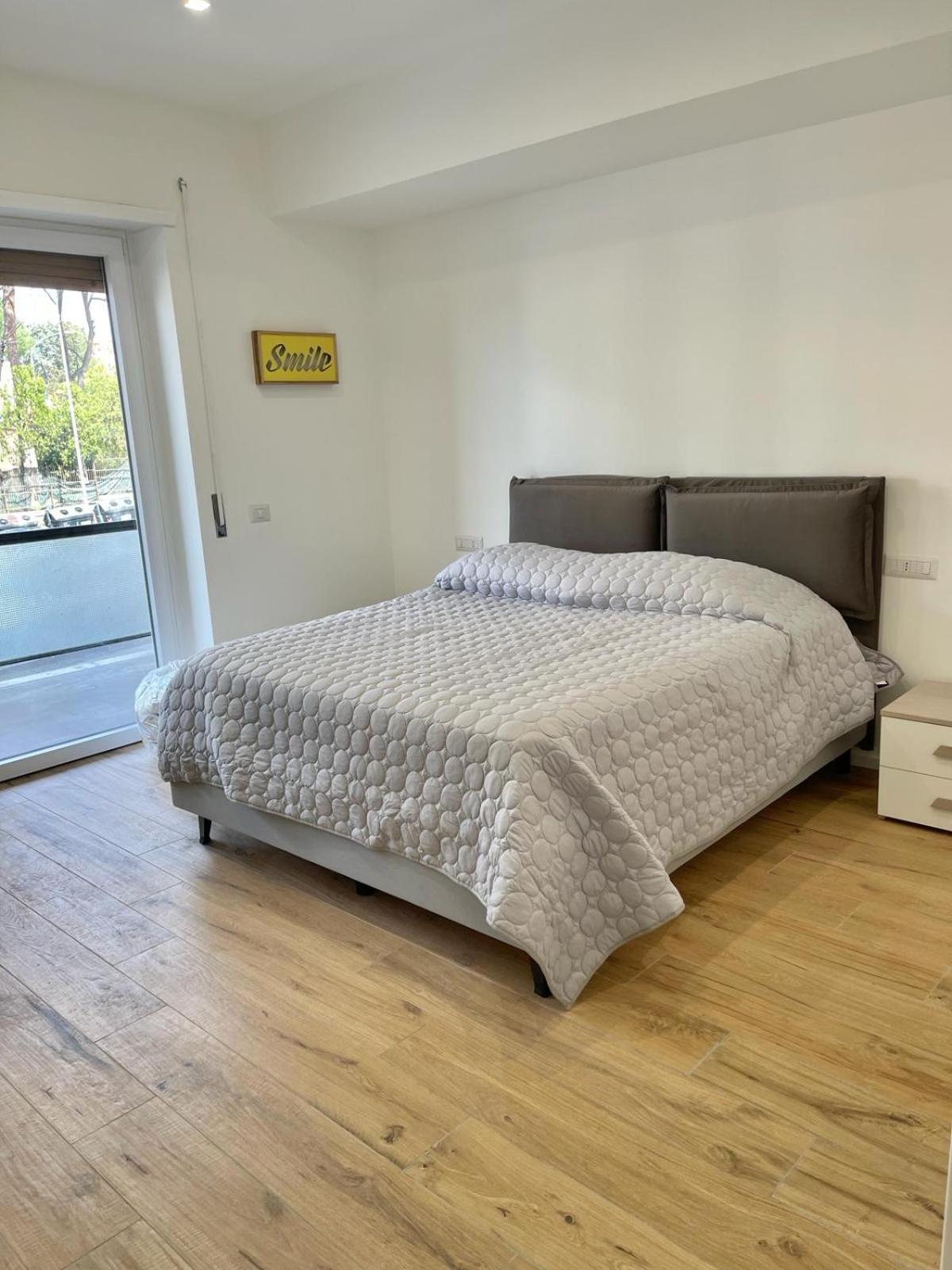 Pm 34 Viale Imperatore Guest House - 50 Mt From Metro San Paolo Exterior photo
