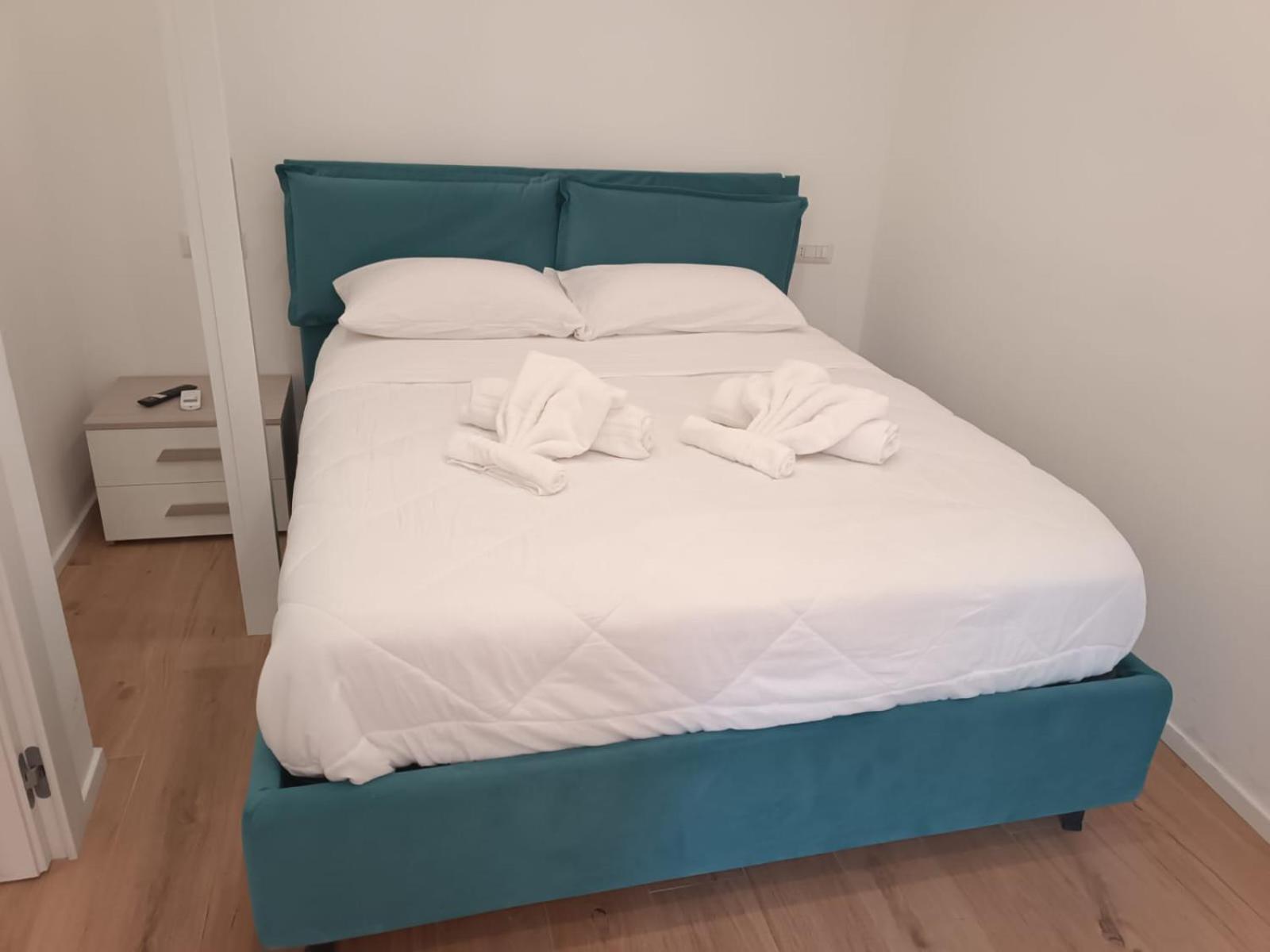 Pm 34 Viale Imperatore Guest House - 50 Mt From Metro San Paolo Exterior photo