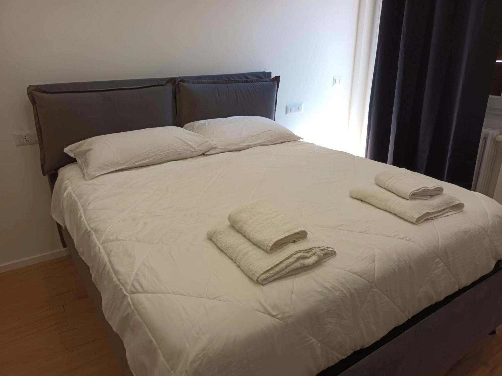 Pm 34 Viale Imperatore Guest House - 50 Mt From Metro San Paolo Exterior photo